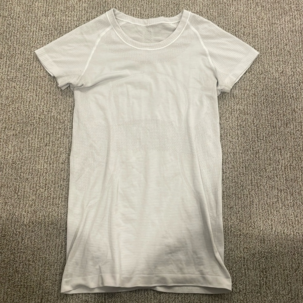 Short sleeve white lululemon top